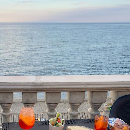 Maremare Apartments Giardini Naxos Bagian luar foto