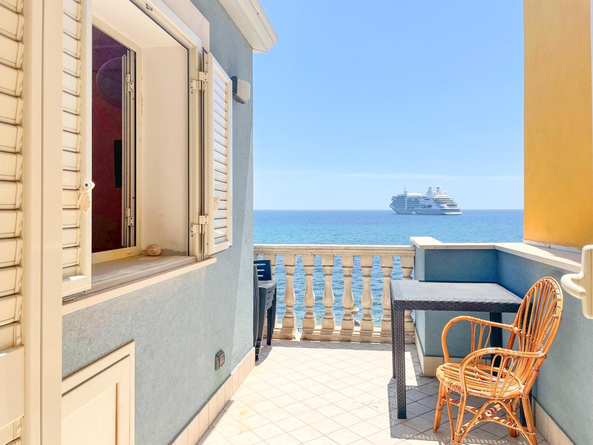 Maremare Apartments Giardini Naxos Bagian luar foto