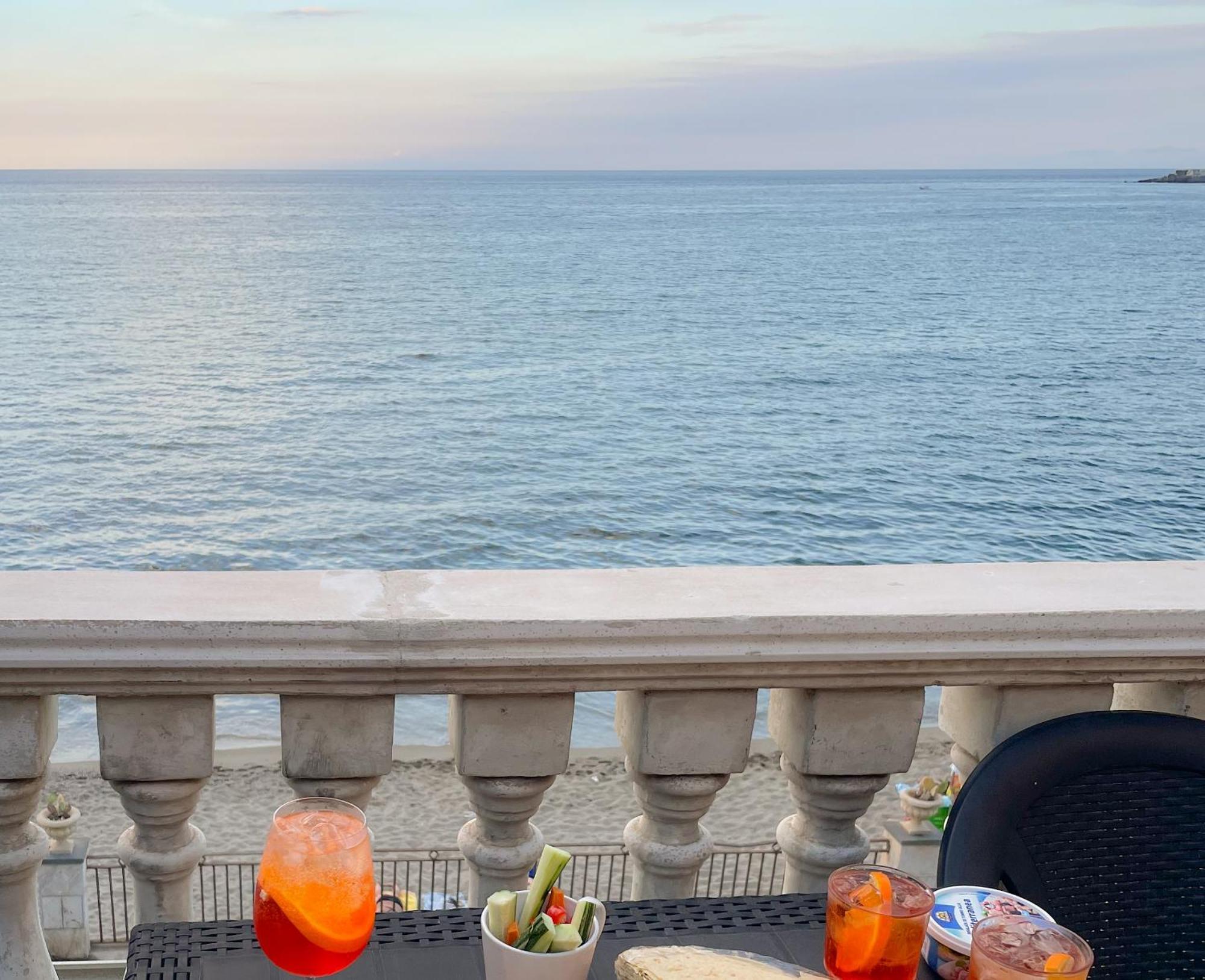 Maremare Apartments Giardini Naxos Bagian luar foto
