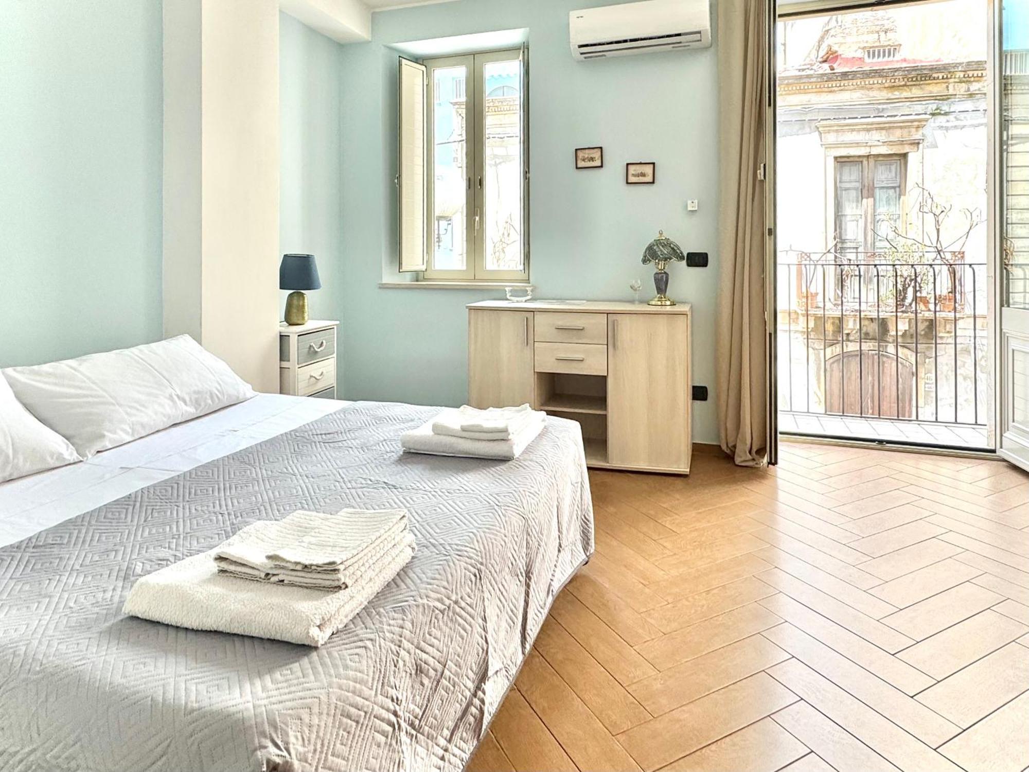Maremare Apartments Giardini Naxos Bagian luar foto