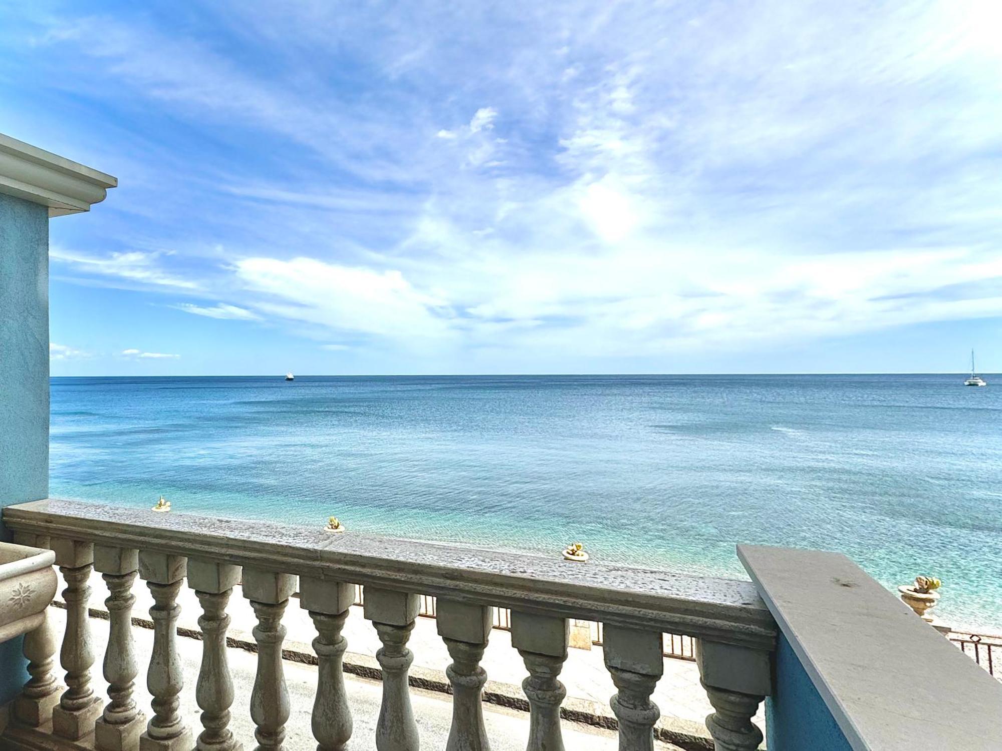 Maremare Apartments Giardini Naxos Bagian luar foto